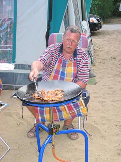 Wout is lekker aan het bakken