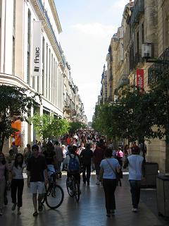 gezellige drukte in het centrum van Bordeaux