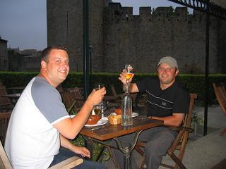 Samen aan de Cassoulet, met een mooi uitzicht op de stad