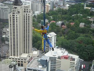 Een jumper vanaf de sky tower