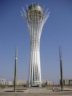 Het Bayterek monument (ook wel de grote Chupa- chup genoemd)
