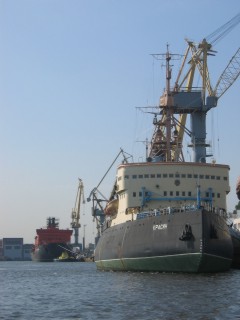 Zicht op een stukje haven van St. Petersburg