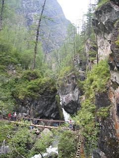 De onderste trap van de waterval