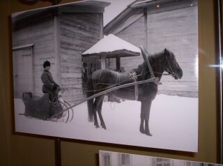 gezien in het foto museum: Een typisch beeld van een Siberisch voertuig